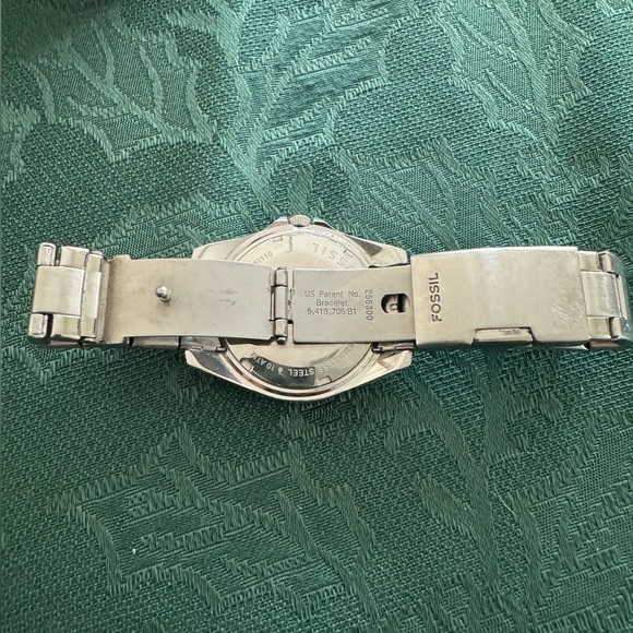 Silver diamond fossil watch - Picture 2 of 5